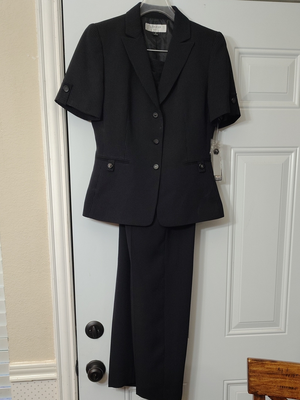 Classic Black Pinstripe Women's Pant Suit Jacket & Pants Size 4 New